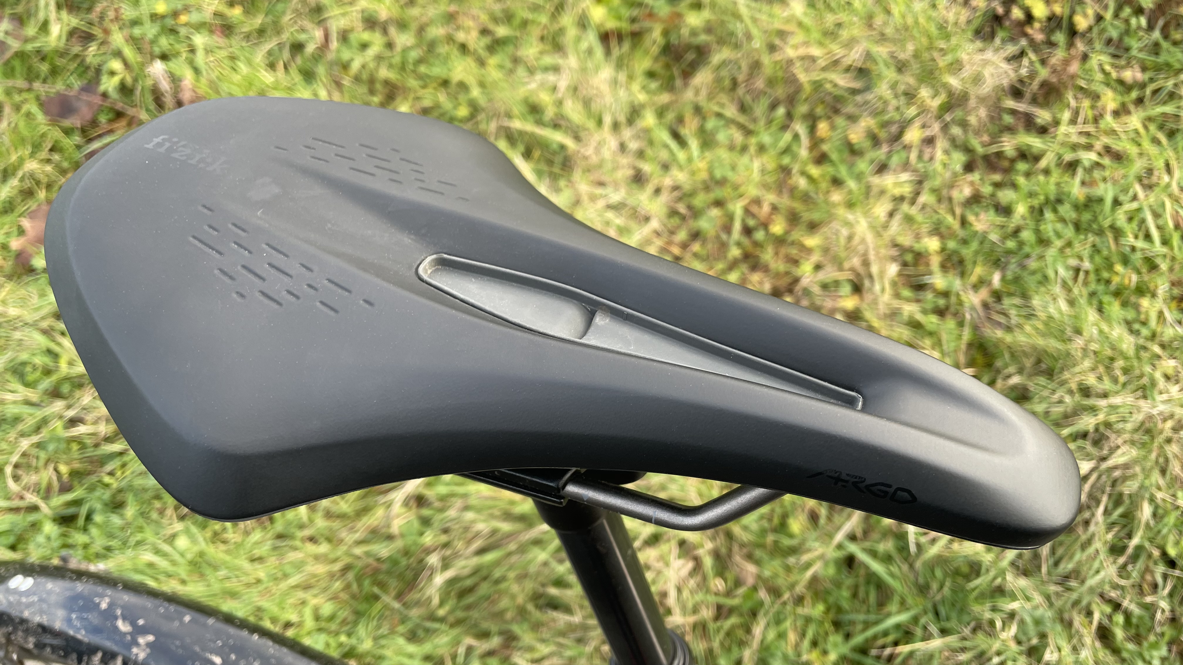 Fizik Terra Argo X3 gravel saddle review - its shape and finish