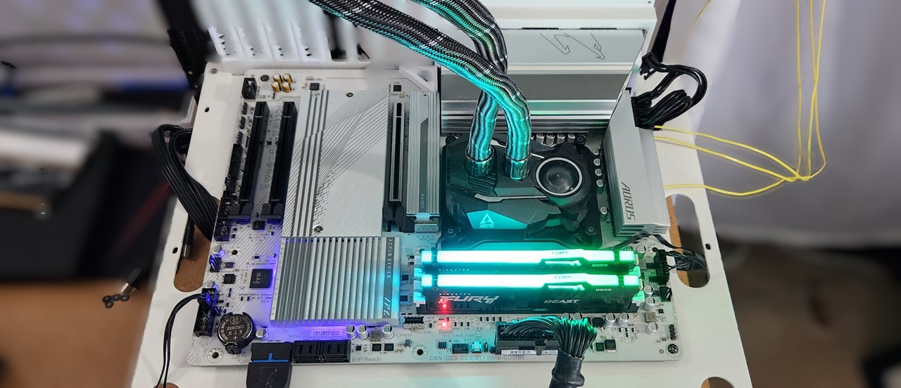 Gigabyte B650 Aorus Elite AX Ice Motherboard Review: Icy, a bit