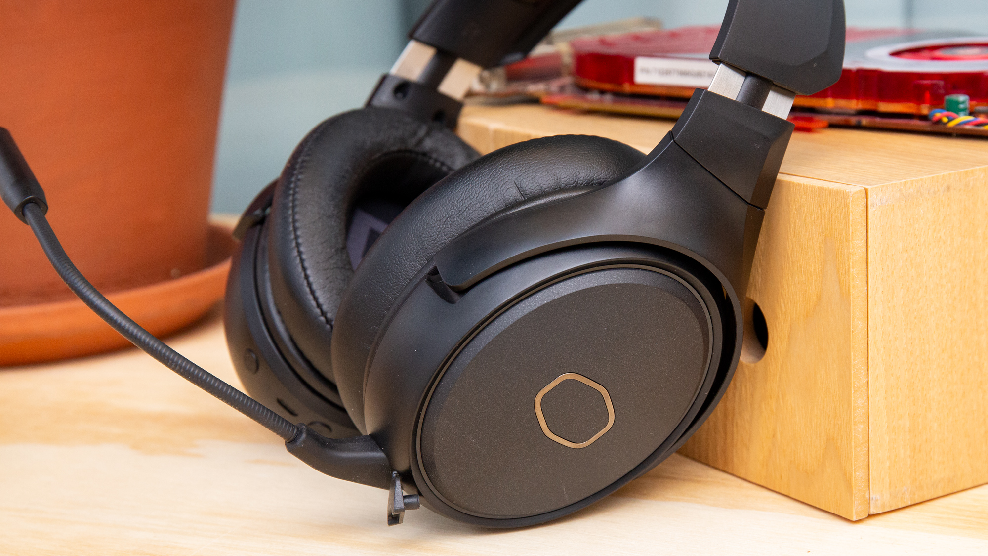 Cooler Master MH670 Gaming Headset Review: Wireless or Wired
