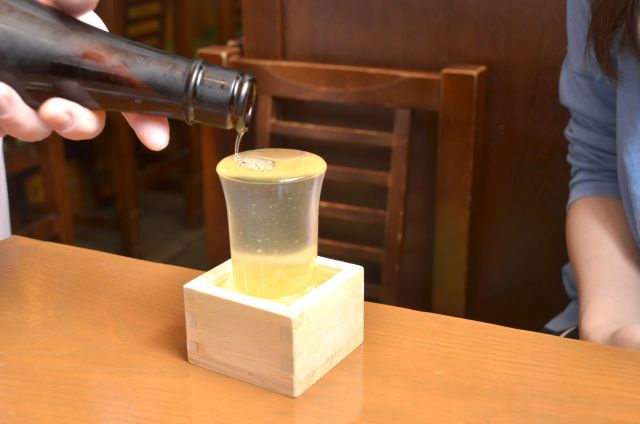 なみなみ注がれた枡酒の正しい飲み方講座！大人なら知っておこう