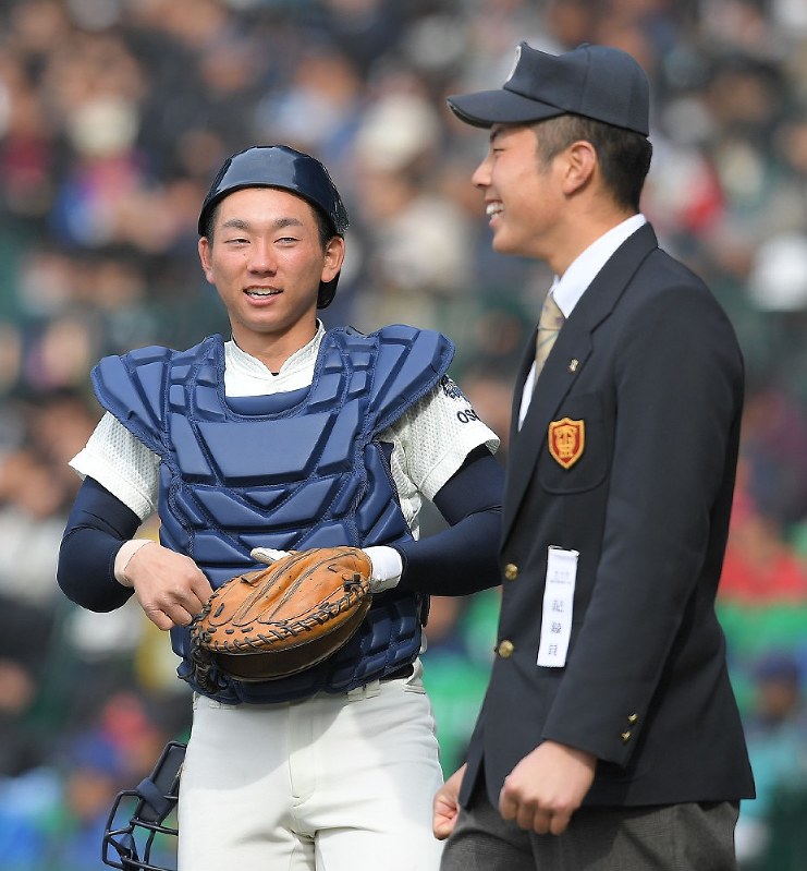 選抜高校野球：大阪桐蔭、主将が友情のミット | 毎日新聞