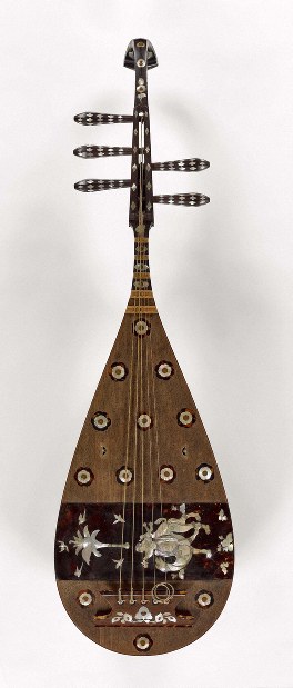 正倉院宝物「螺鈿紫檀五絃琵琶」模造品を初公開 皇居・三の丸尚蔵館