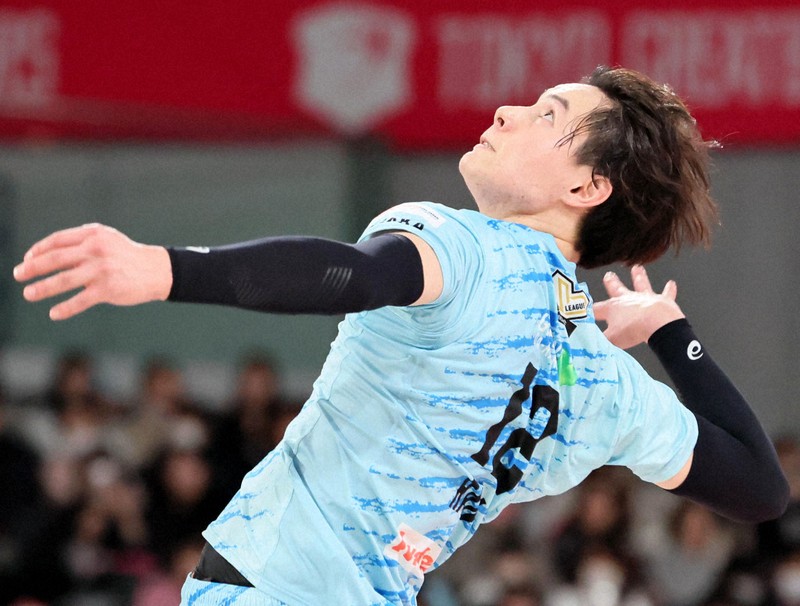 高橋藍のフェイクセットさく裂 やろうと決めた理由は SVリーグ | 毎日新聞