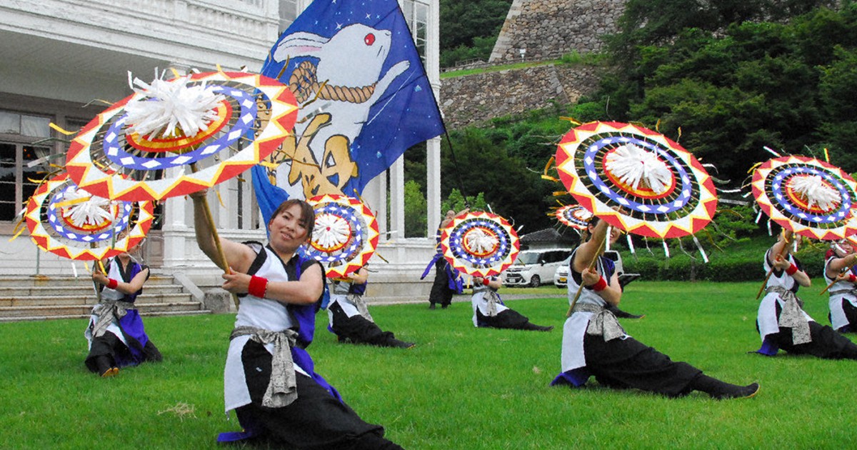 しゃんしゃん祭、今年こそ 開催前に傘踊り披露 鳥取 ／鳥取 | 毎日新聞