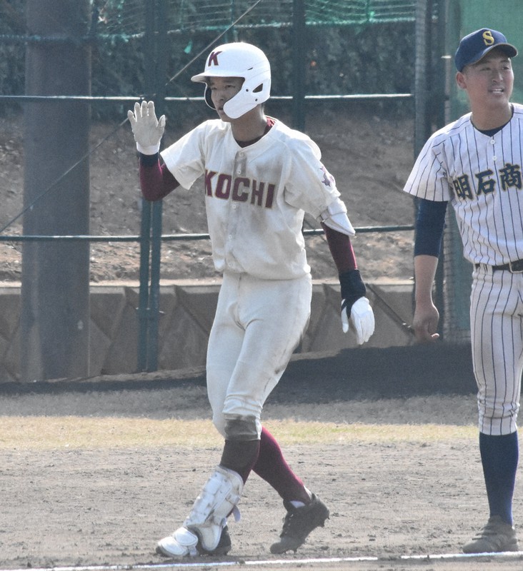 プロ野球でおなじみ「フェースガード」ヘルメット センバツで解禁