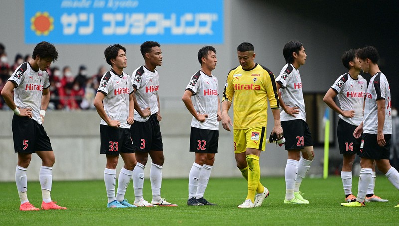 廊下から響いた「ちくしょー」 ロアッソ熊本、初のJ1昇格逃す | 毎日新聞