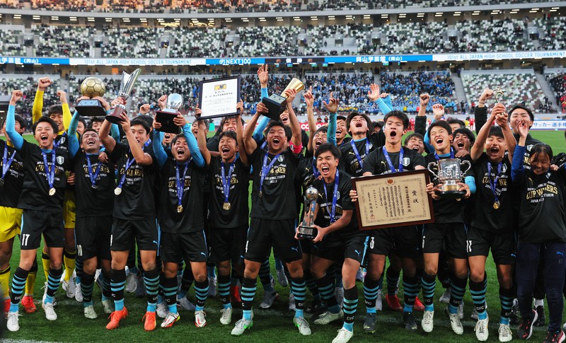 高校サッカー決勝 岡山学芸館－東山 [写真特集1/14] | 毎日新聞