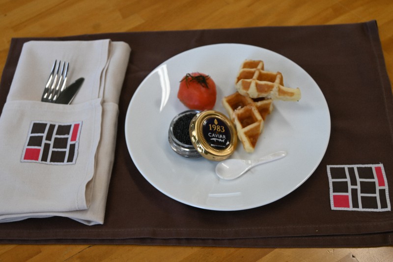 宮崎県産キャビア、JAL国際線ファーストクラス機内食に | 毎日新聞