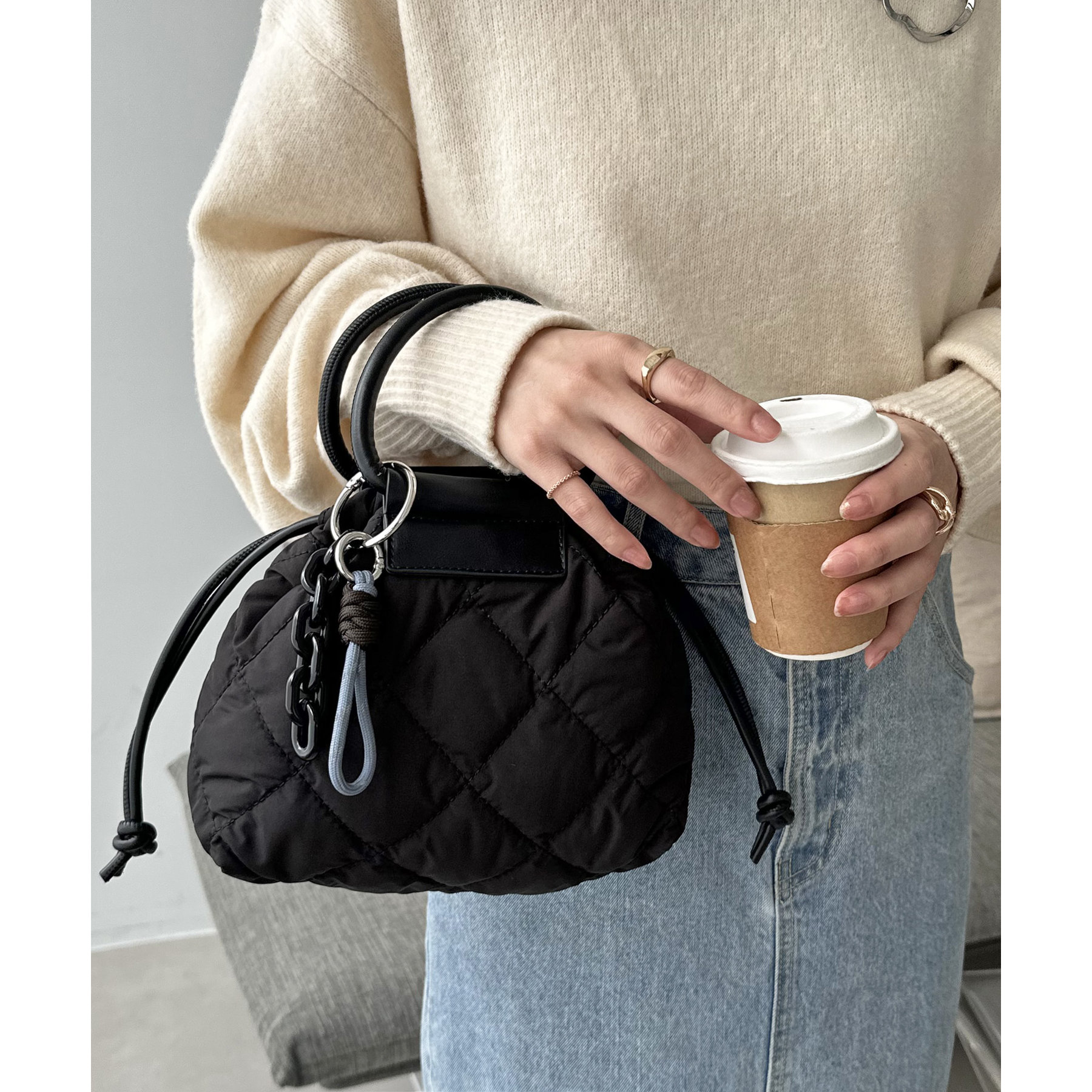 ちょっとしたお出かけに…♪】チャーム付きキルティングミニショルダー