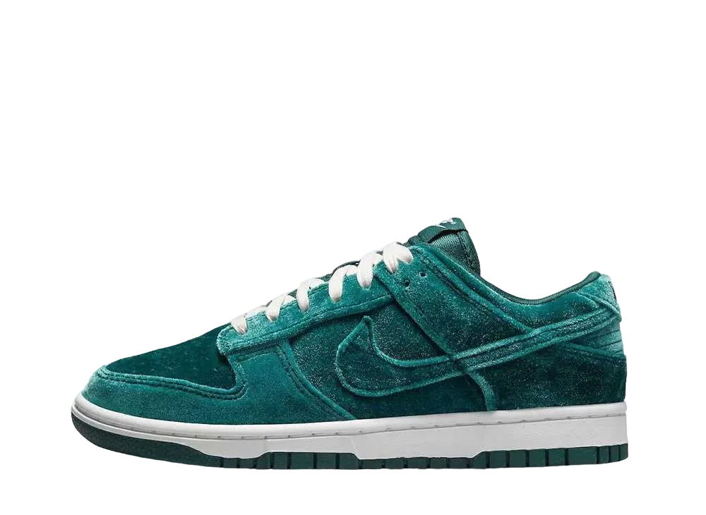 Nike Women's Dunk Low 