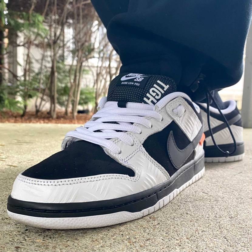 タイトブース × ナイキ SB ダンク ロー プロ QS 