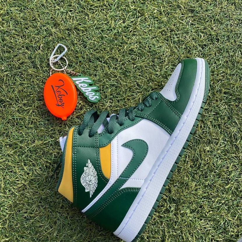 ナイキ エアジョーダン1 ミッド 