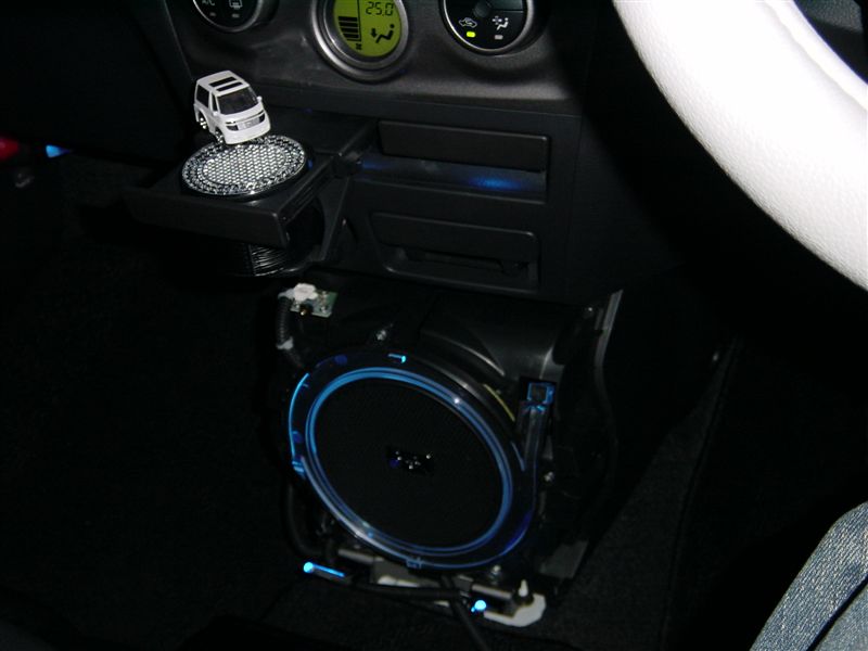 Qバージョンセンタースピーカー取り付け（ZXバージョン）（トヨタ bB