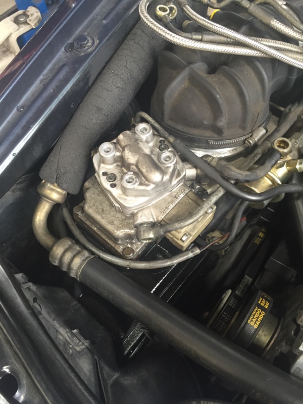 フューエルディストリビューター交換（フォルクスワーゲン ゴルフ