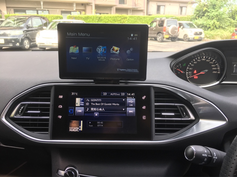 カーナビ取付 その1 モニター部分外し（プジョー 308 (ハッチバック