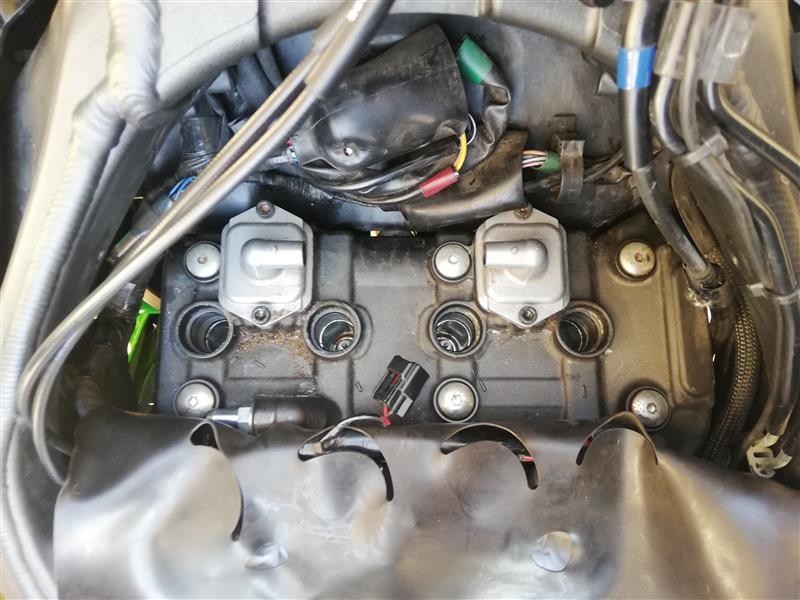 ヘッドカバーガスケット交換（カワサキ Ninja ZX6R）by おとーしゃん