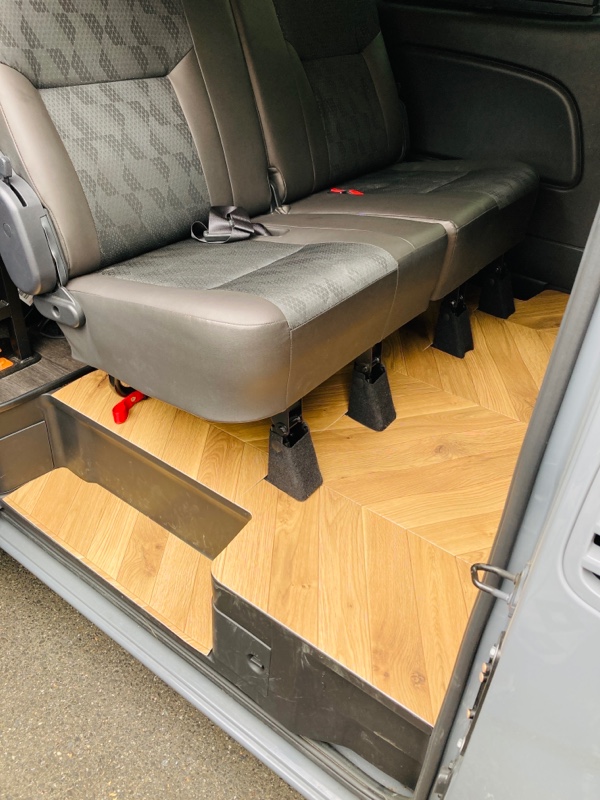念願のフロアシートの敷設DIY（日産 キャラバン・E26）by もじゃお