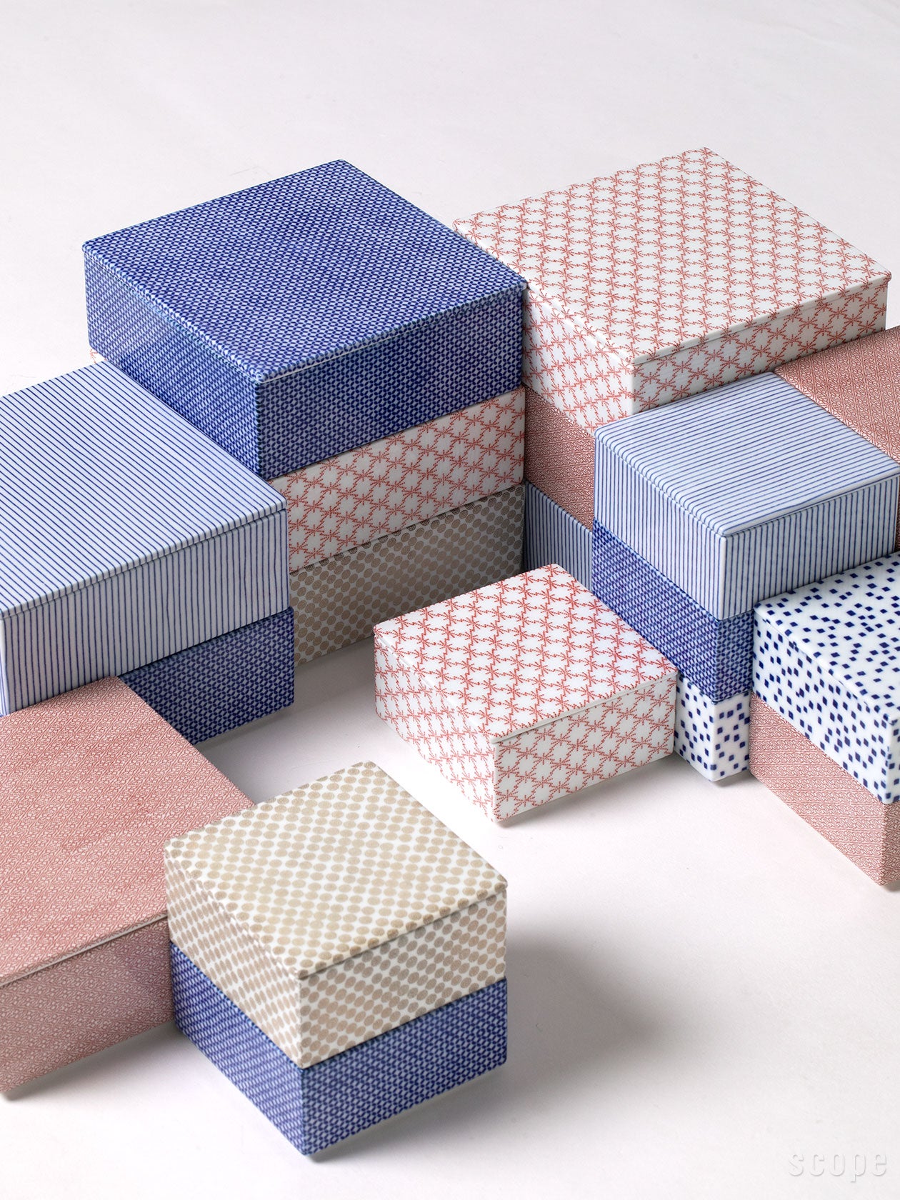 TIME & STYLE 重箱｜小振りな磁器で日常も晴れの日も