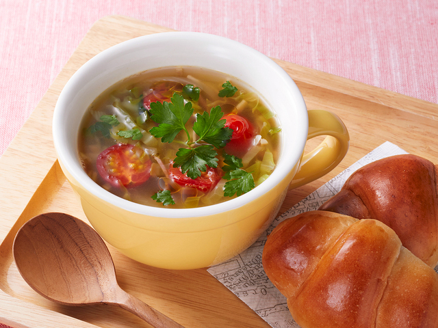 イタリアンパセリ香るコンソメスープ｜レシピ｜エスビー食品株式会社