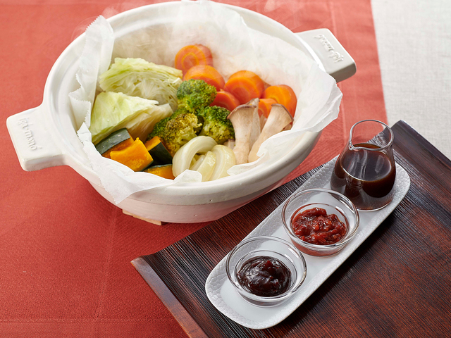 彩り野菜の土鍋蒸し｜レシピ｜エスビー食品株式会社