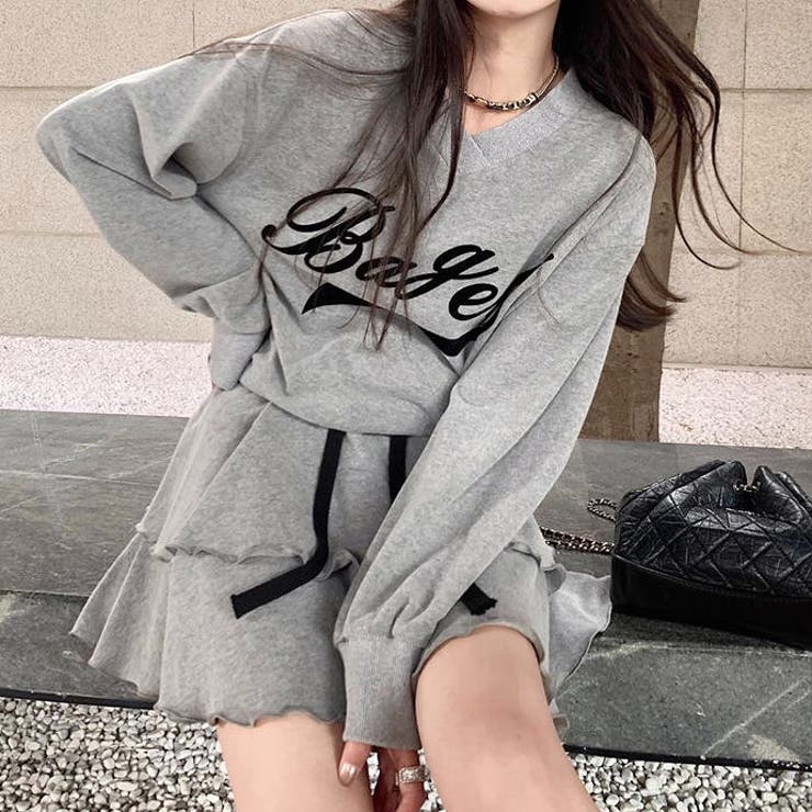 セットアップ】Vネックロゴトレーナー×ティアードミニスカート 2点SET