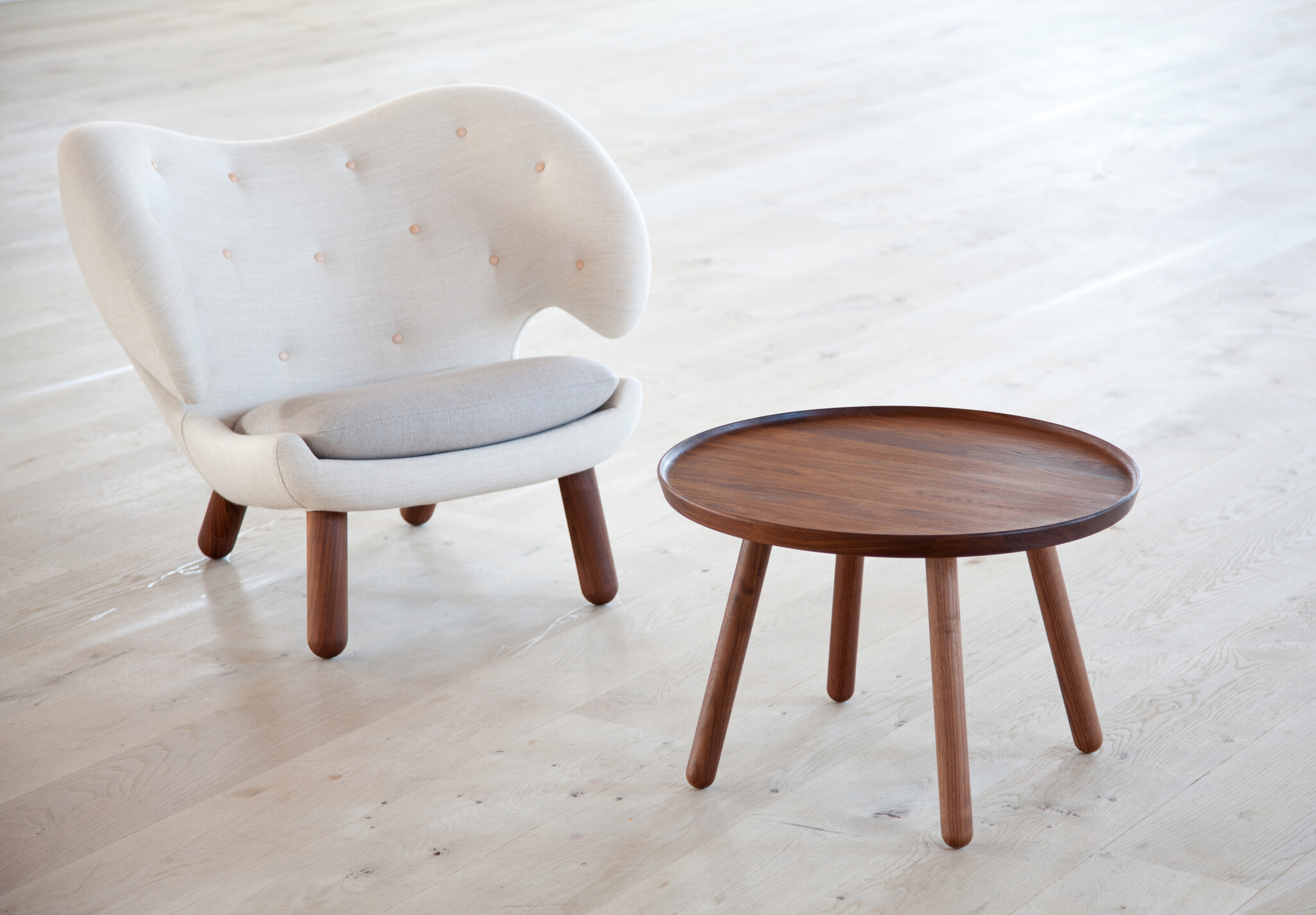 Pelican Table - Mjölk