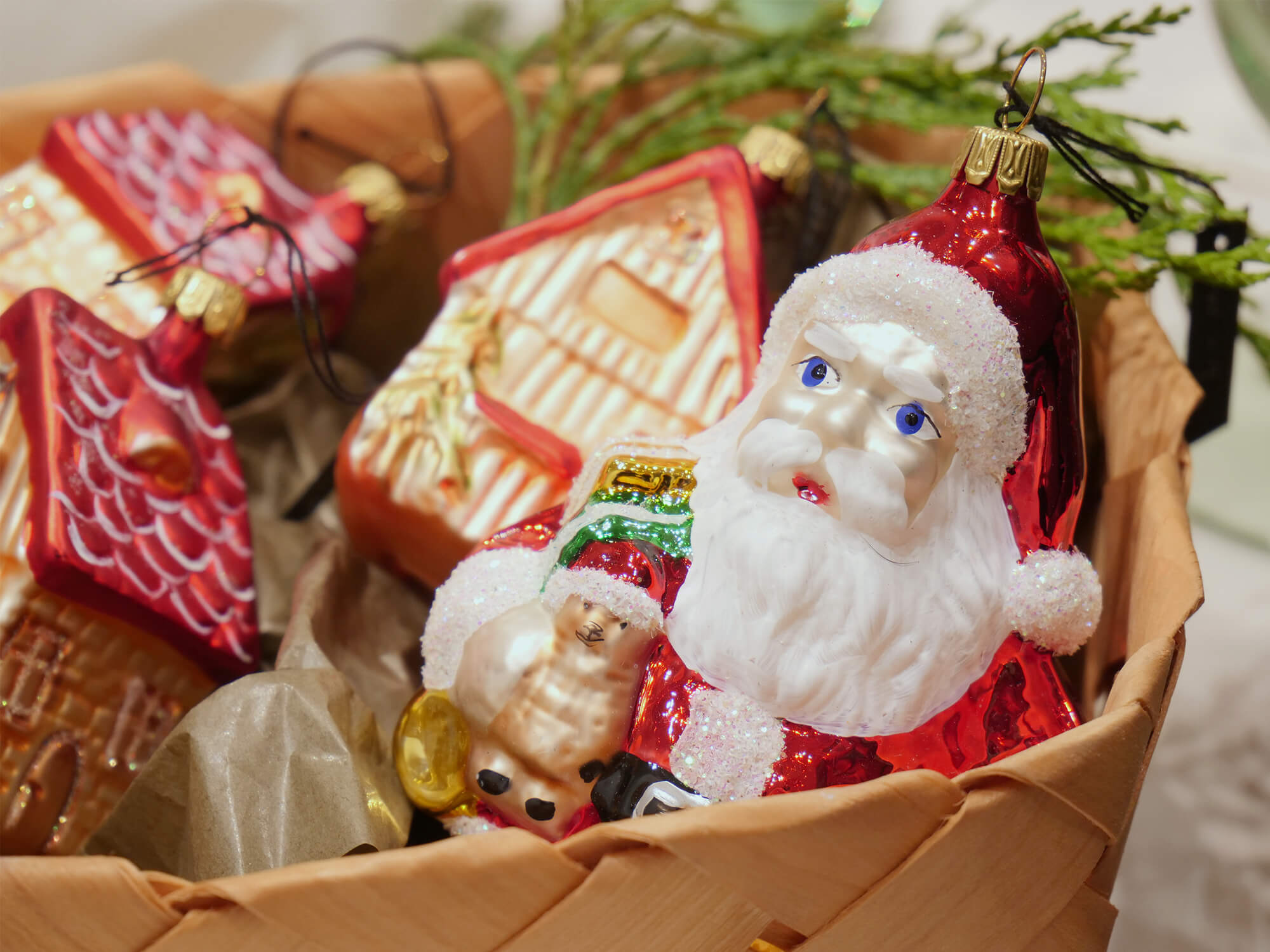 12/8 - 12/17〉ラウシャ村のガラスクリスマスオーナメント展を開催し