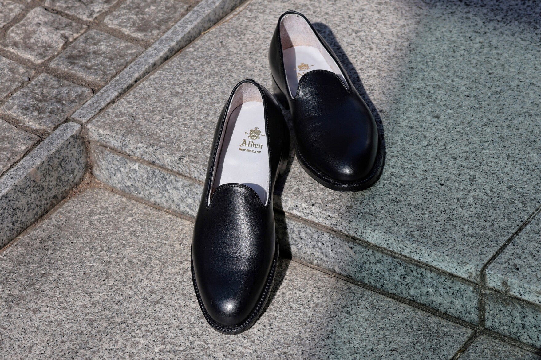 ALDEN 36051ONE PIECE SLIP-ONLADY CALF BLACK – THE LAKOTA HOUSE