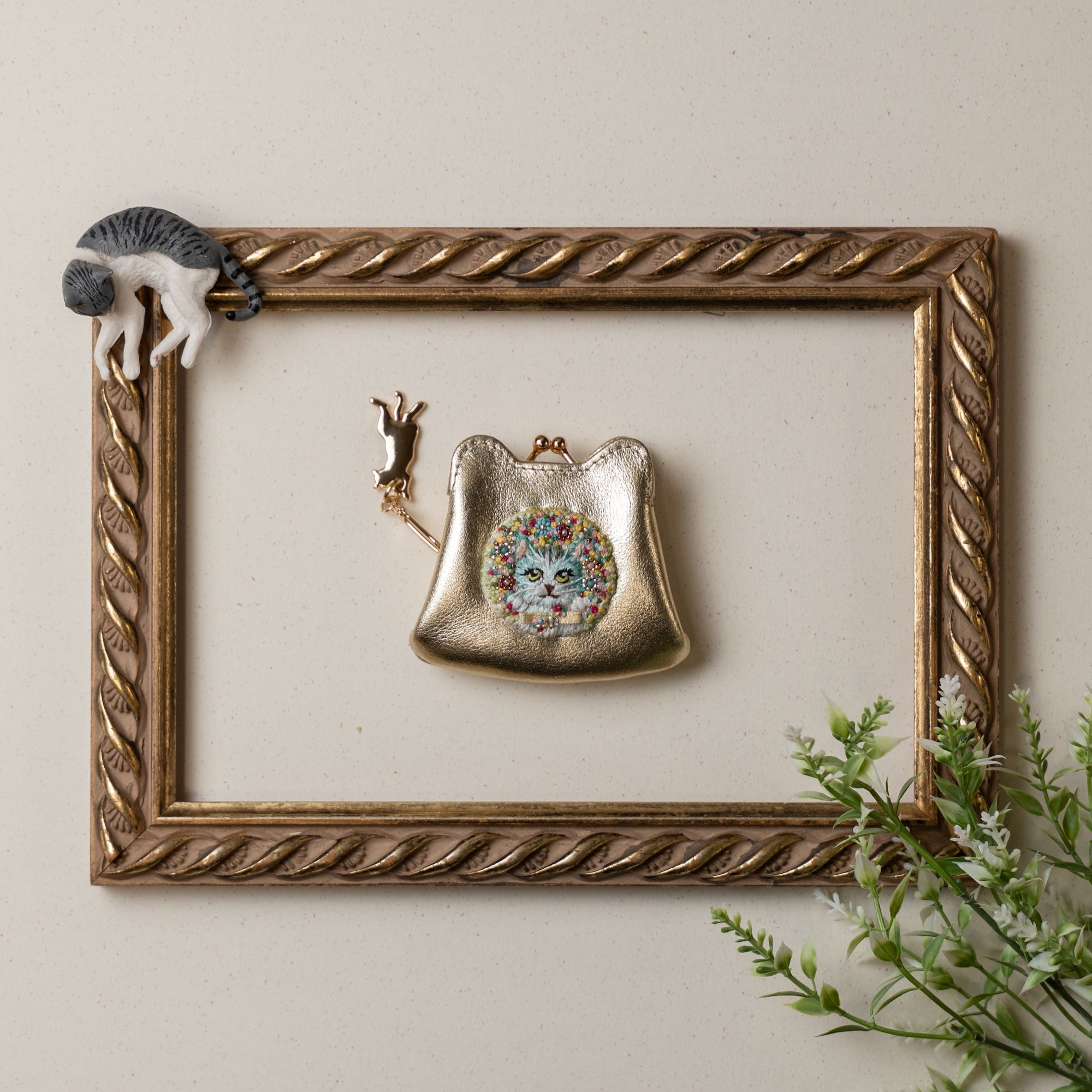 aoneco × HiroeTakagiコラボ 刺繍入りマイクロがま口ポーチ – aoneco