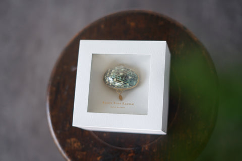 ROOTS ROSE RADISH ソリッドパフューム J〈ベチバー＆レモングラス