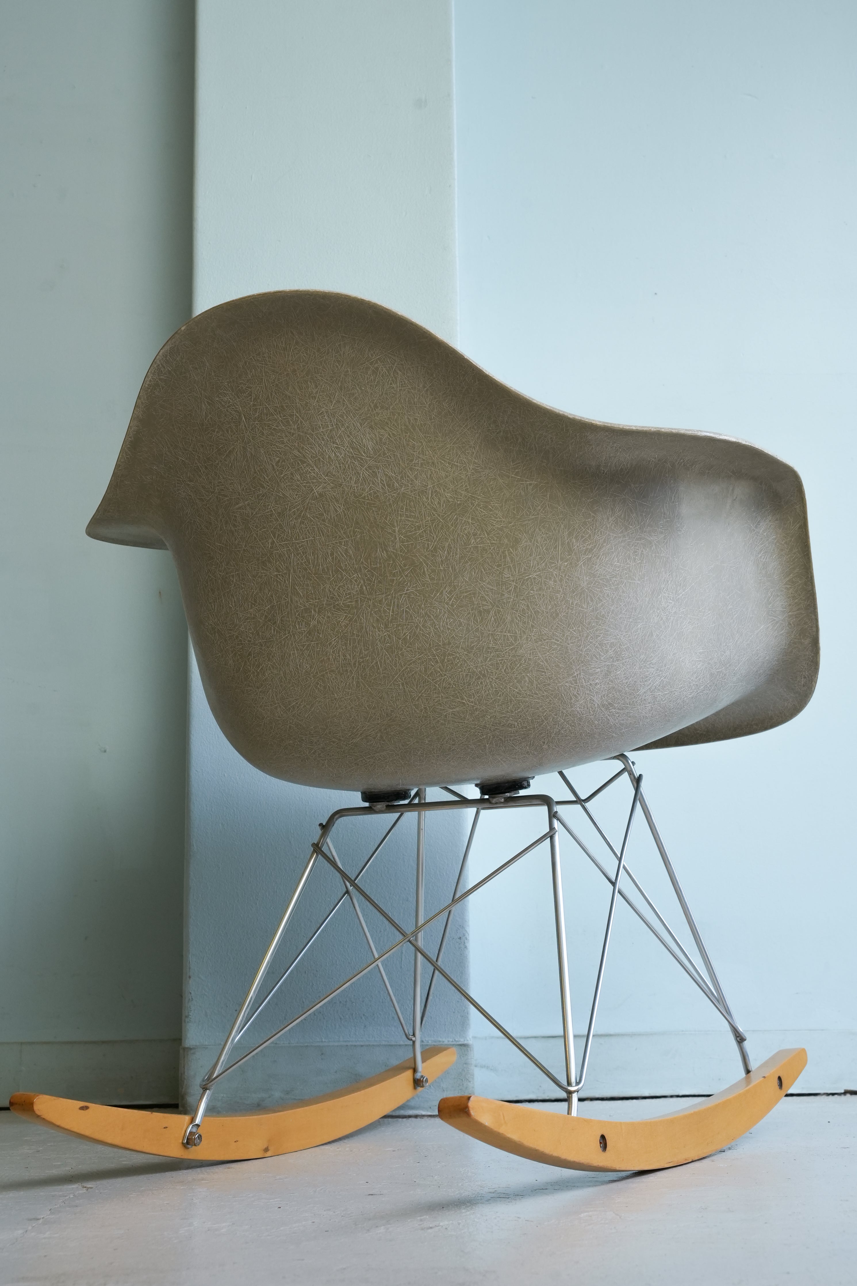 ヴィンテージ ハーマンミラー イームズ アームシェルチェア ロッカー