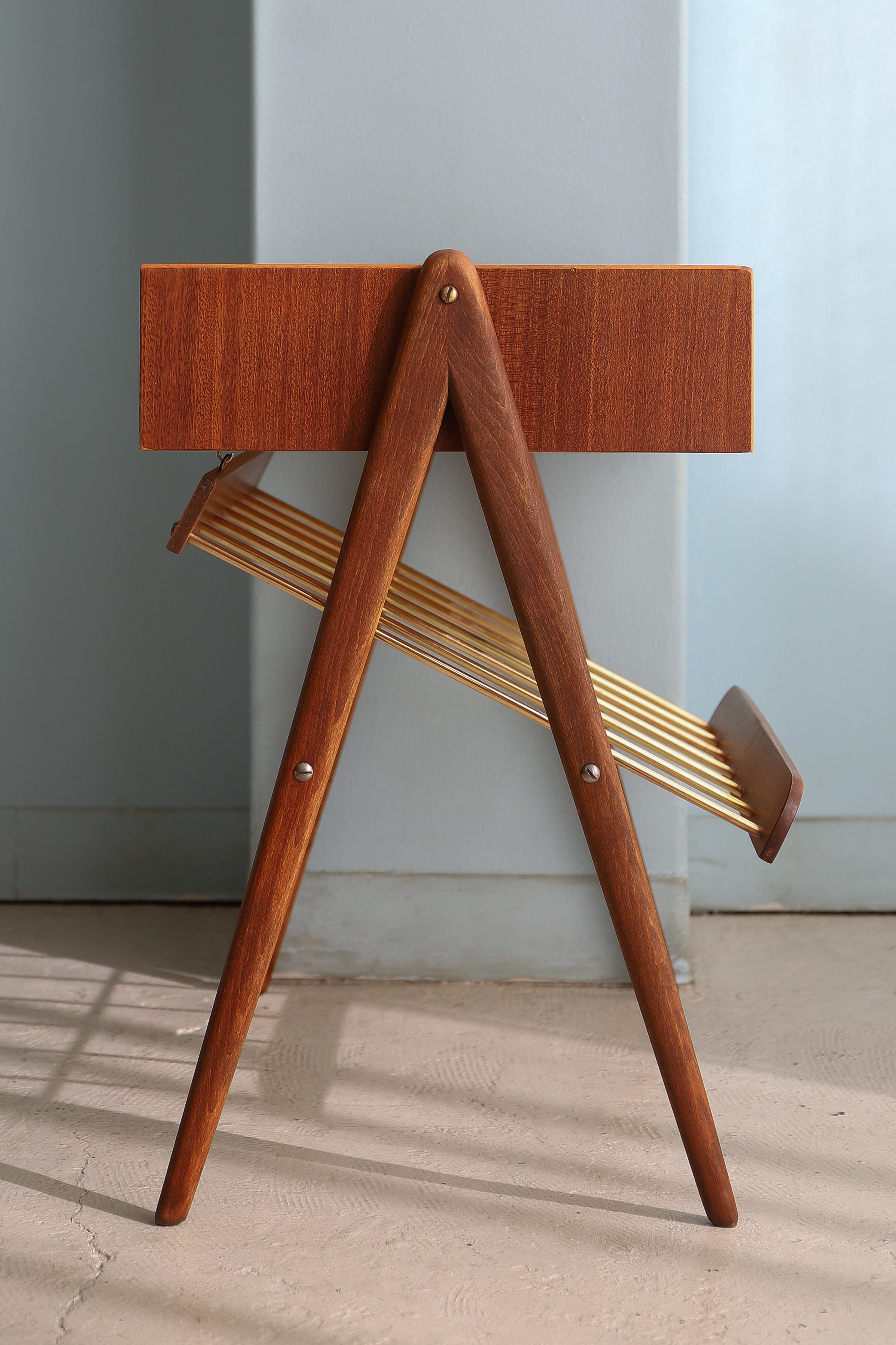 スウェーデンヴィンテージ サイドチェストテーブル マガジンラック