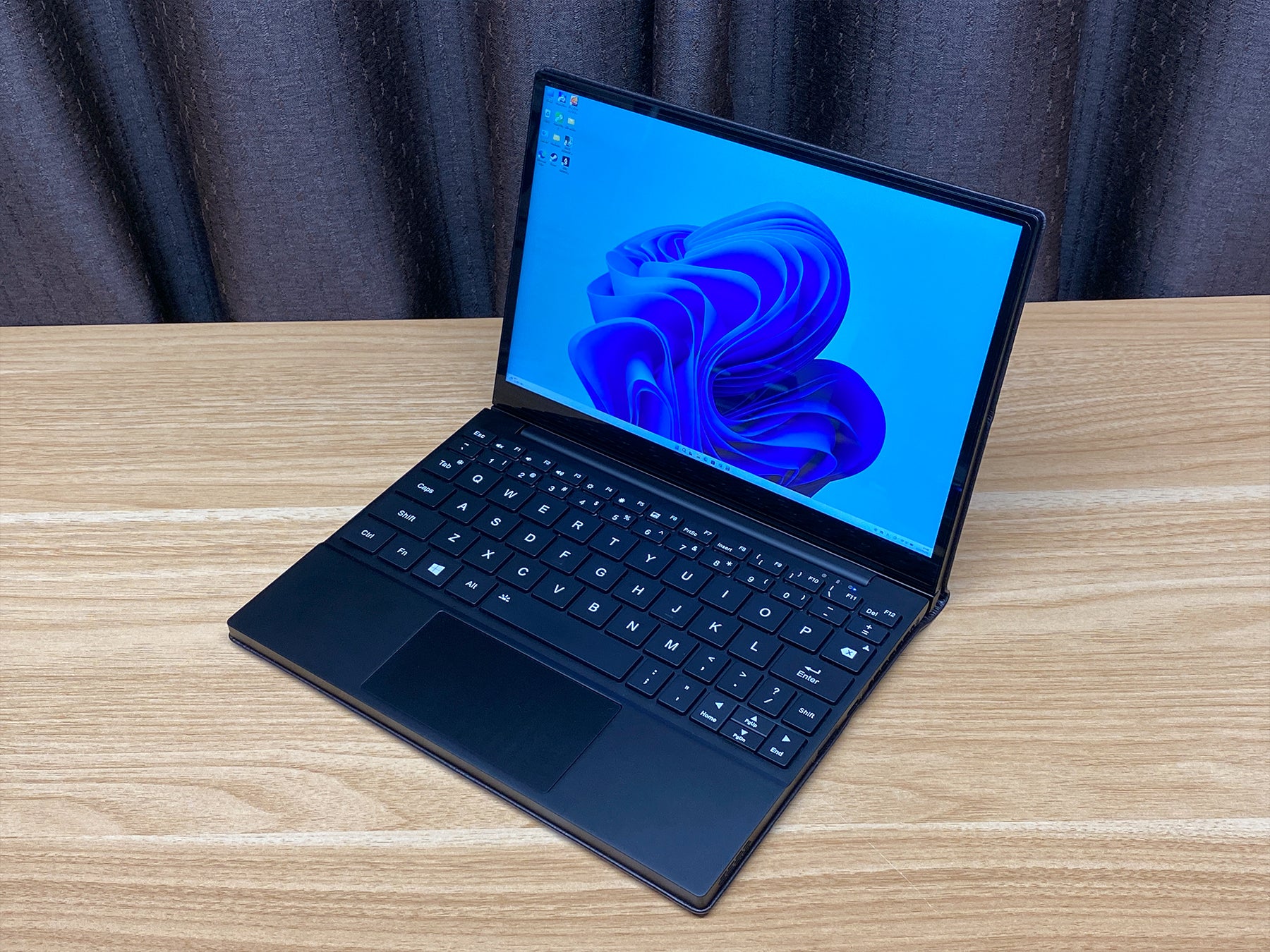 10.1型ノートPC「OneMix5」は出張に最適なエグゼクティブノート – UMPC