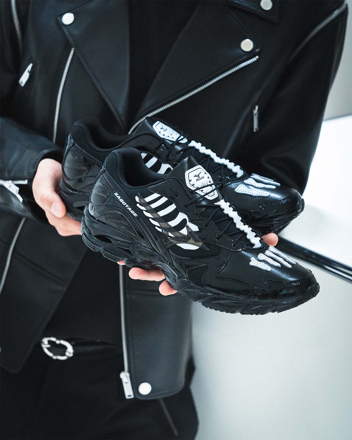 MIZUNO WAVE RIDER 10 × SBTG – KICKS LAB.