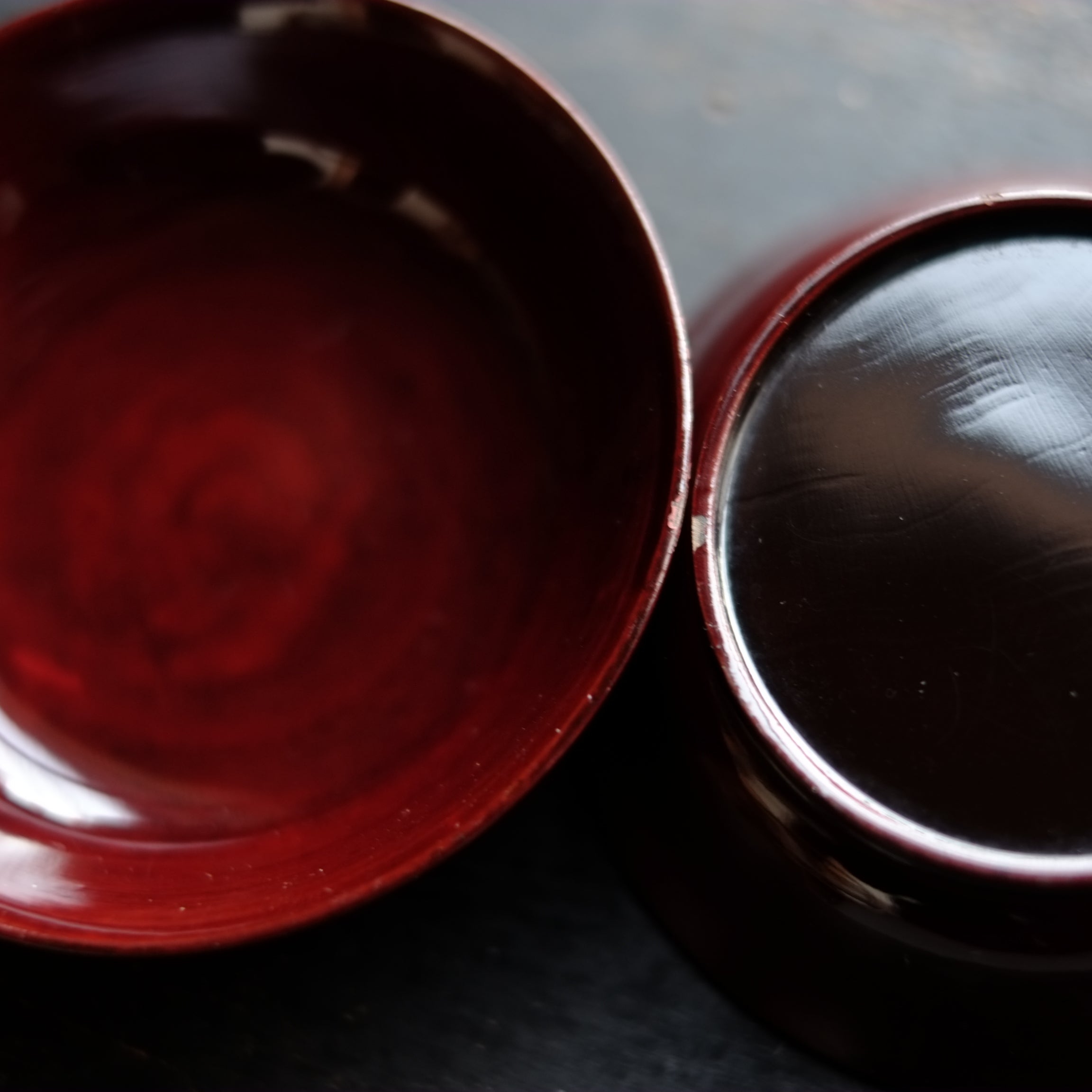 艶塗 底黒漆溜塗小皿(江戸後期) – 逢季荘