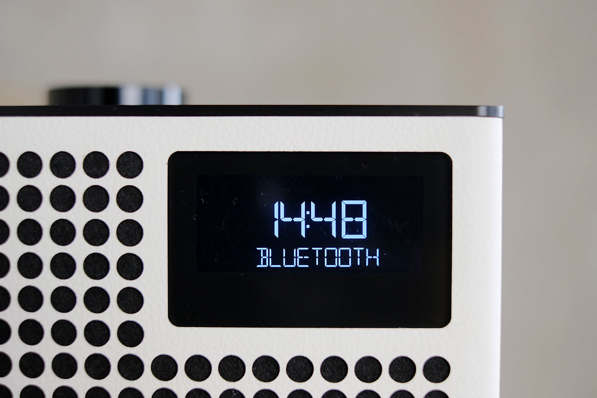 新製品レビュー】GENEVA『Acustica Lounge Radio』ペットのように愛で