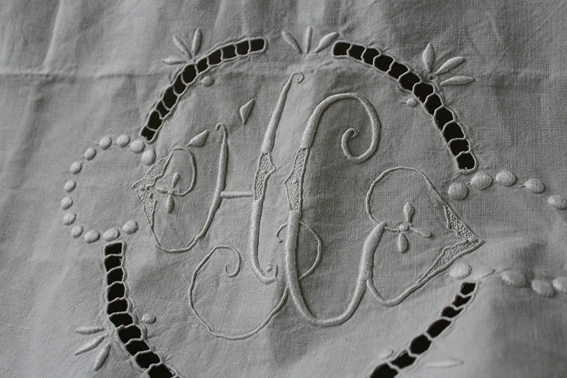 肌になじむベッドリネンシーツ モノグラム刺繍 イニシャル フランス