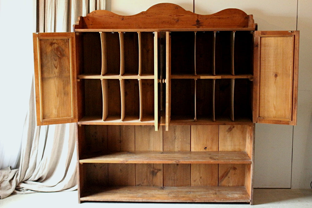 オールドパイン材ステーショナリーキャビネット（飾り棚） 1890年代