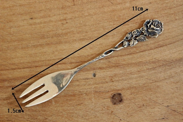 在庫1本!!アンティークモチーフのバラ柄シルバーフォーク シルバー