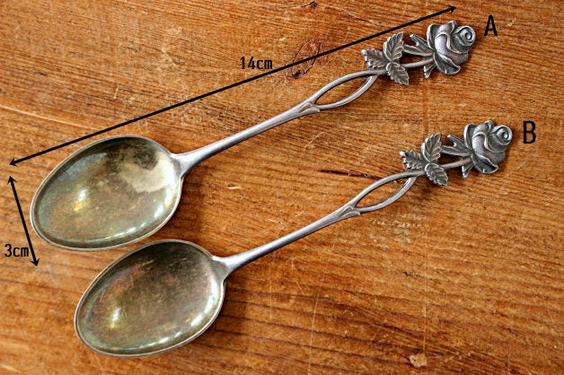 2本あり！イニシャル入りバラのシルバー製ティースプーン イギリス