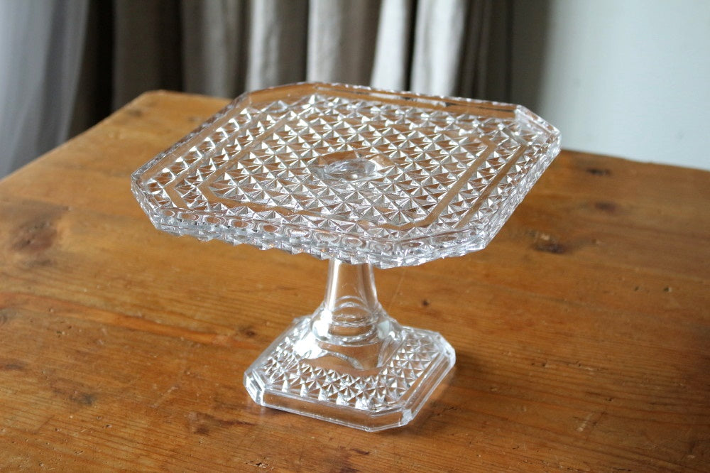 スクエア（四角）が珍しいガラスコンポート（高さ15cm） イギリス