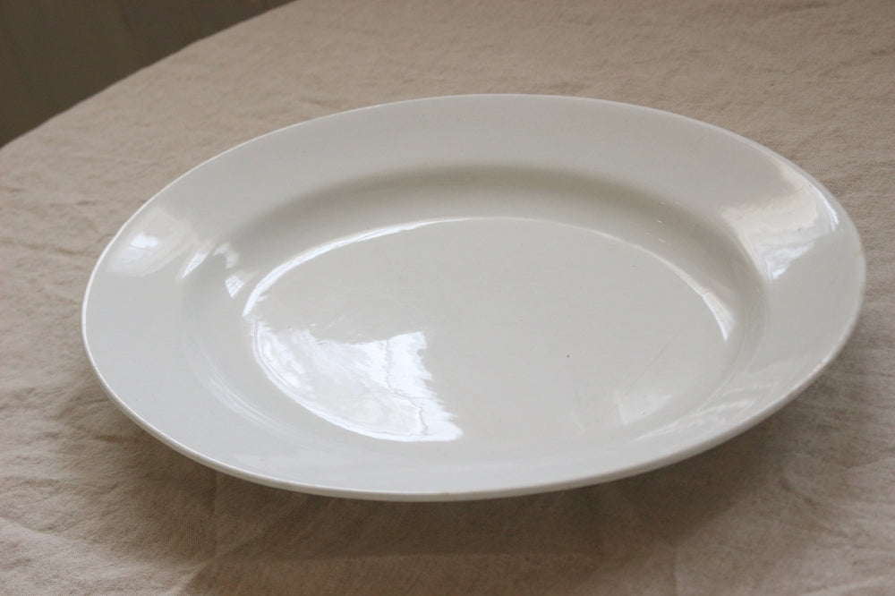 ペトルス・レグー社(マーストリヒト) 白のオーバル皿（45x32cm