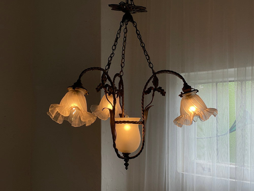 葉っぱモチーフが素敵な4灯シャンデリア（高さ54cm） フランス