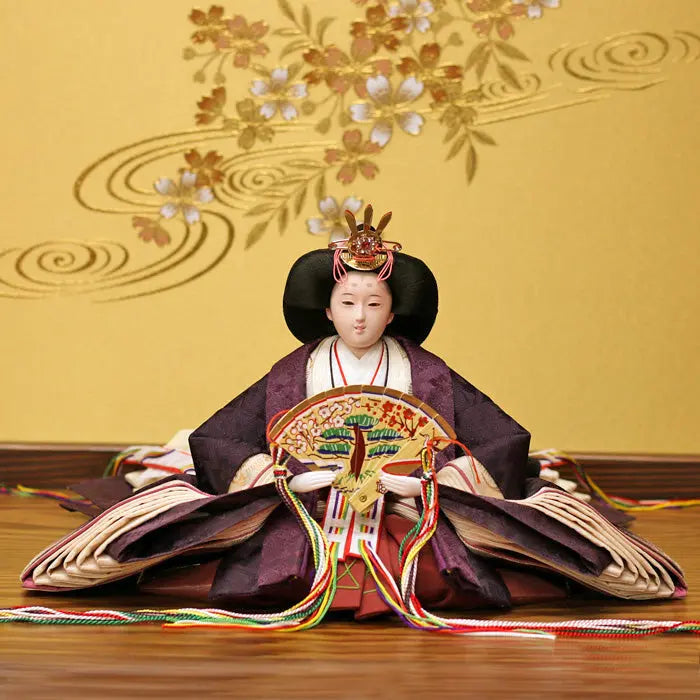 出し入れ可能！高額な雛人形をガラスケースに入れたり出したり