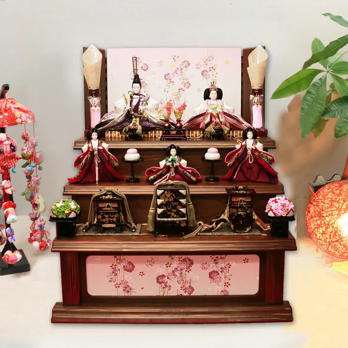 三人官女まで精巧に作り込んだ優良な雛人形 三段飾り 【結芽花雛