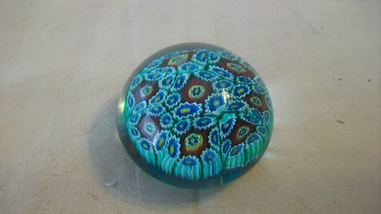 イタリアのベネチアングラス・ムラノガラスのペーパーウェイト（置物