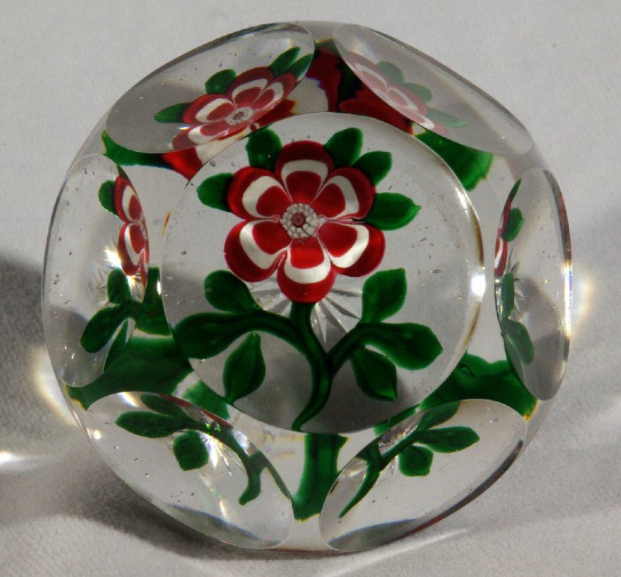 オールドバカラ(baccarat)のペーパーウェイトー 愛されたモチーフたち