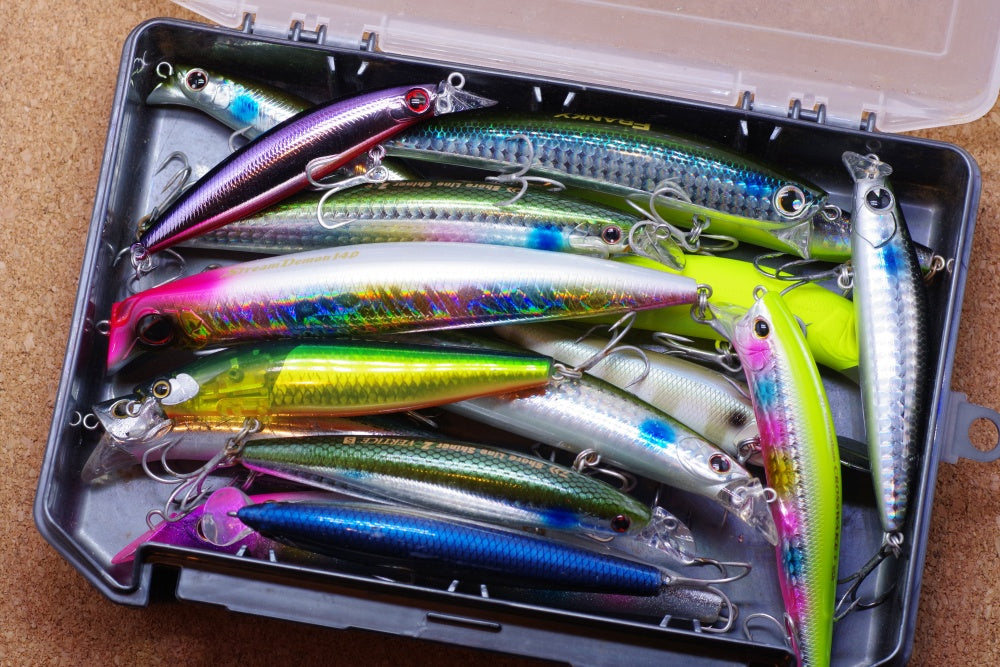 シーバスルアーの定番商品22選！季節別の攻略パターンは？ – Fish Paradise