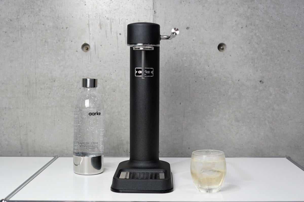 北欧家具のように美しい炭酸水メーカー、aarkeの「Carbonator 3」を