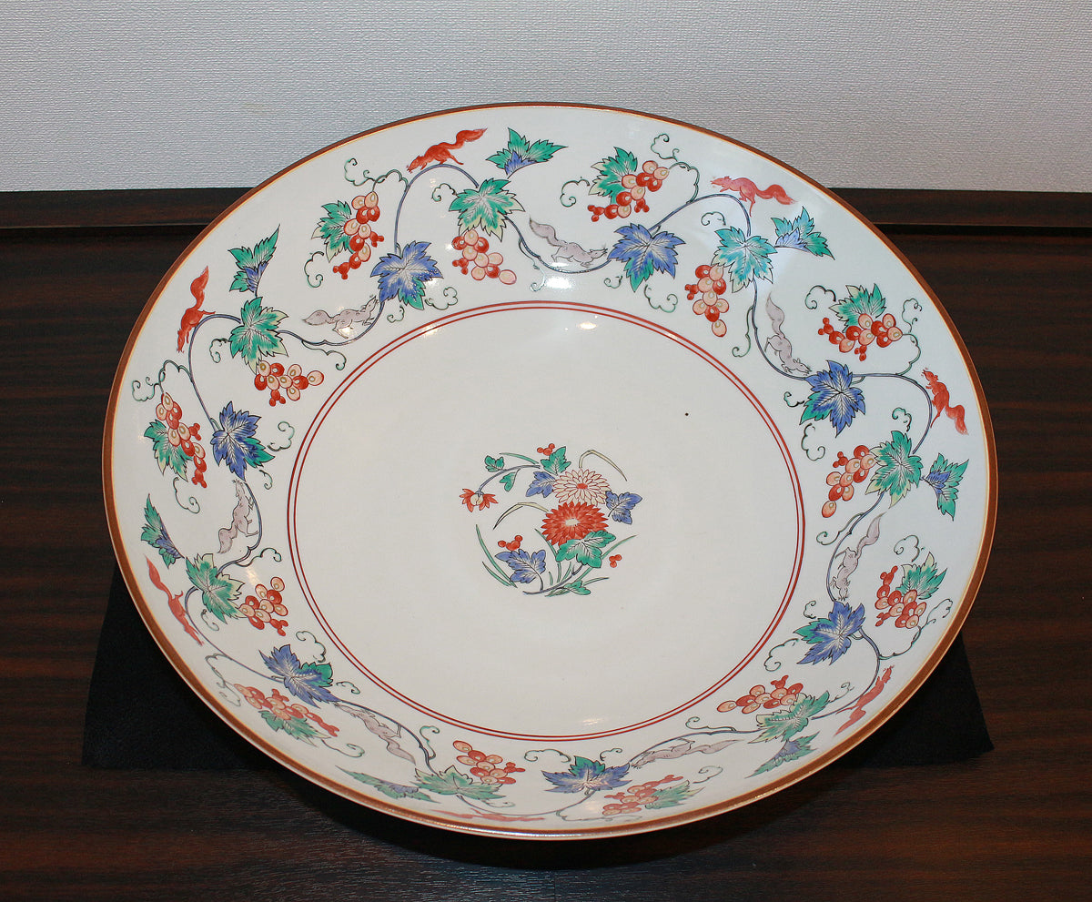 26134 13代酒井田柿右衛門 濁手葡萄りす文深鉢 – アート飛田